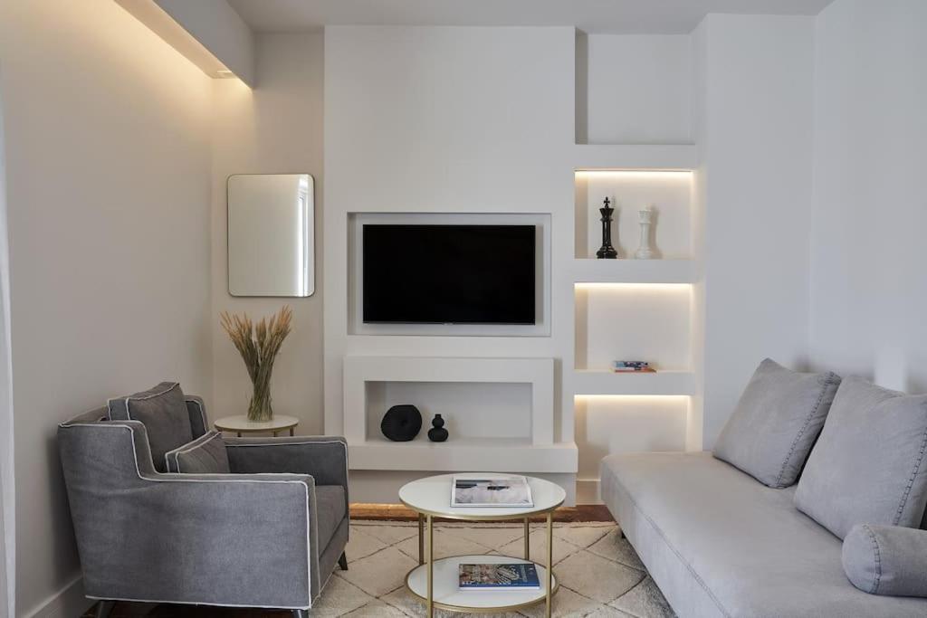 A Sunkissed Retreat Under The Acropolis * Athens