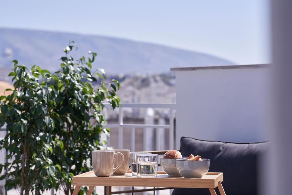 A Sunkissed Retreat Under The Acropolis *