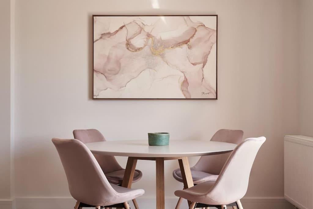 A Sunkissed Retreat Under The Acropolis * Athens